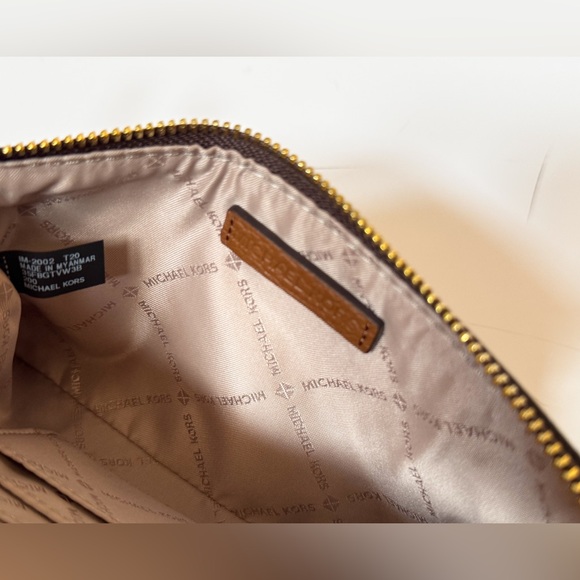 Michael Kors Jet Set Travel TZ Wristlet MK Brown - Picture 6 of 14